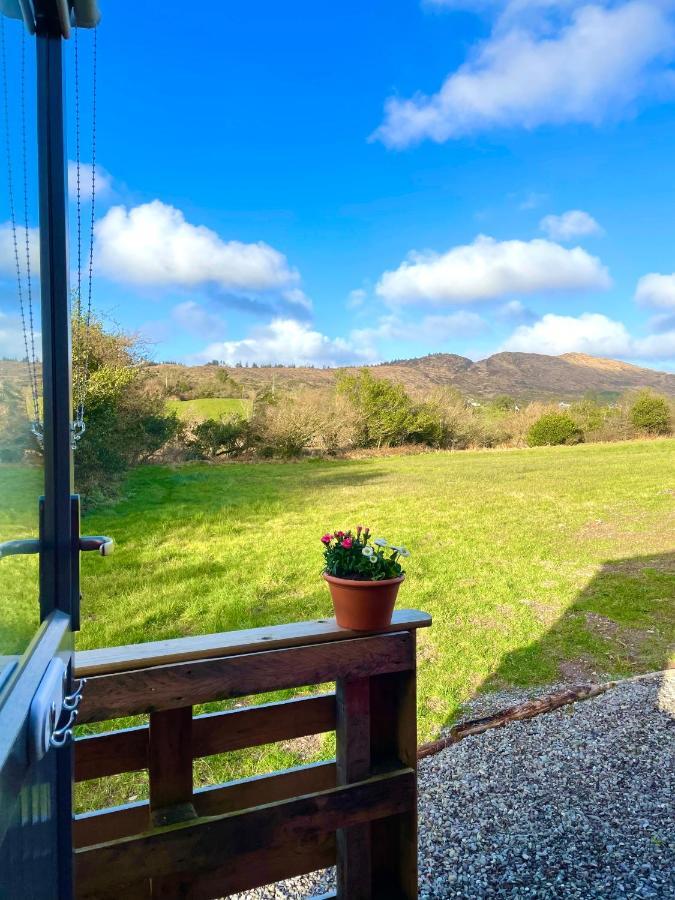 Stepping Stones Glamping Little Red Otel Bantry Dış mekan fotoğraf